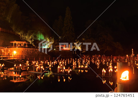 湧水町の丸池感謝の夕べ 124765451