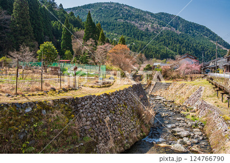 鞍馬集落そばを流れる清流　鞍馬川　京都市 124766790