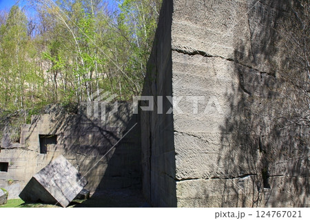 札幌軟石_石切場跡の風景_石山緑地 124767021