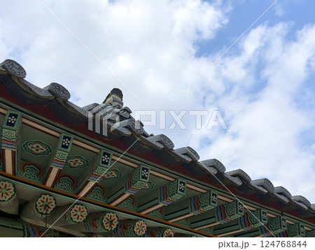 The quiet shadows and natural textures of hanok invite you into a space of peace and nostalgia. The quiet shadows and natural textures of hanok invite you into a space of peace and nostalgia. 124768844
