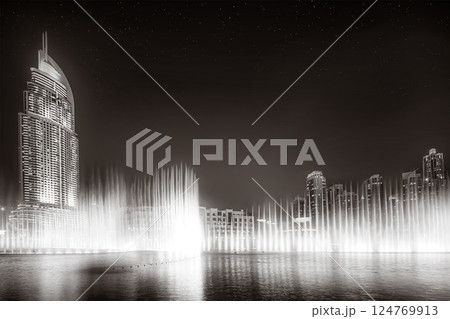 The dancing fountain of Dubai 124769913