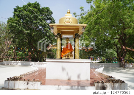 インド　仏教八大聖地ラージギル　竹林精舎 124770565