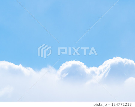 冬の青空と雲の爽やかな景色 二山の雲 冬の青空と雲の爽やかな景色 二山の雲 124771215