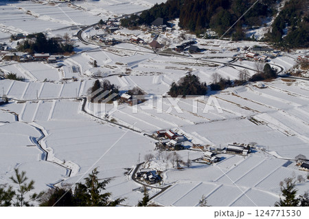 三河内の棚田雪景色　三つ子山山頂から 124771530