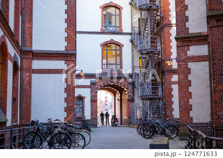 Old building in Speicherstadt 124771633