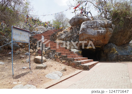 インド　仏教八大聖地ラージギル　霊鷲山 124771647