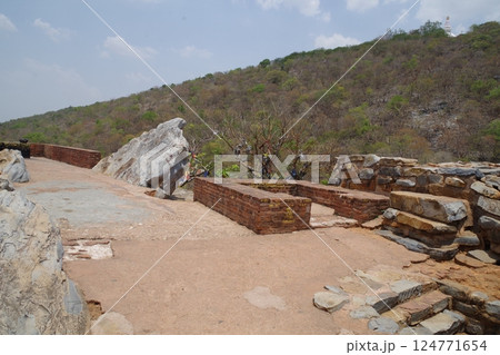 インド　仏教八大聖地ラージギル　霊鷲山 124771654