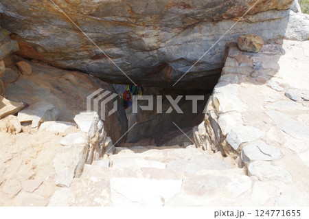 インド　仏教八大聖地ラージギル　霊鷲山 124771655