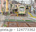 路面電車が走る 124773362