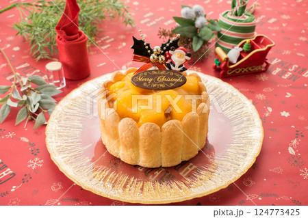 マンゴチーズーケーキ　クリスマスデコレーション 124773425