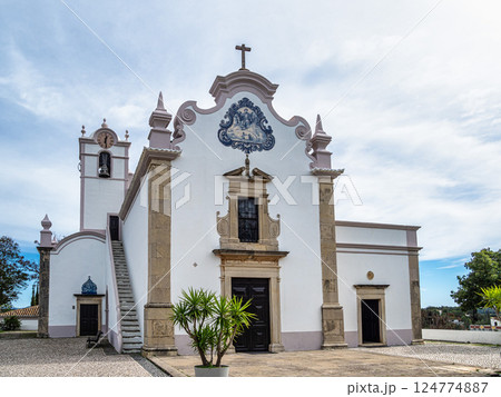 The Church Igreja de Sao Lourenco in the old town of Almancil at the east Algarve in the south of Portugal, Europe. 124774887