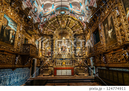 Beautiful interior of Church of St Anthony, Igreja de Santo Antonio in Lagos, Algarve, Portugal 124774911