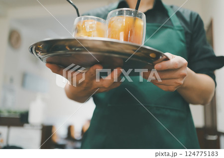 coffee shop 124775183