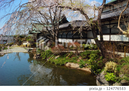 遊行寺_御番方と放生池 遊行寺_御番方と放生池 124776583