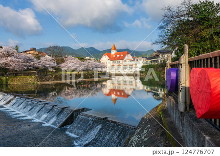 Colorful heart at viewpoint of Siebold no Yu in springtime, Ureshino 124776707