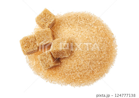 Pile of brown granulated sugar and sugar cubes isolated on white background. Top view, flat lay. 124777138