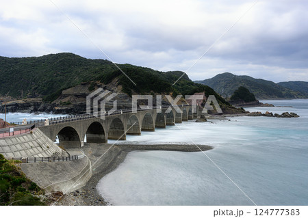 海に架かる橋 鹿の子大橋 甑島 海に架かる橋 鹿の子大橋 甑島 124777383