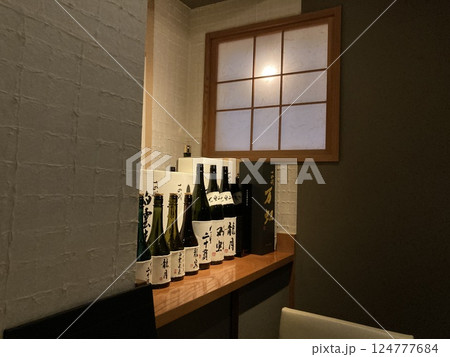 趣のある和食店の日本酒 124777684