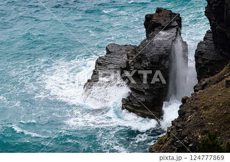 露出した地層　夜萩円山公園 124777869