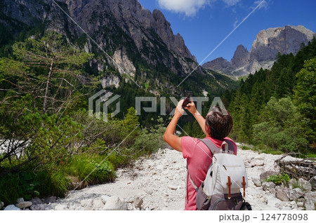 Capturing Mountain Views with Smartphone Camera Capturing Mountain Views with Smartphone Camera 124778098