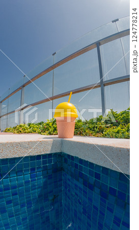 Refreshing summer drink by the pool on a sunny day 124778214