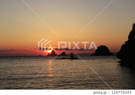 大田子海岸の夕陽 大田子海岸の夕陽 124778343