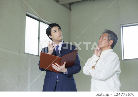 不動産内見イメージ　工場や倉庫 124778676