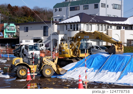 工事現場の建機たち 工事現場の建機たち 124778758