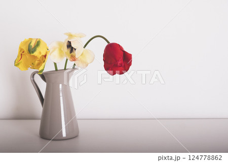 Bouquet of tulips. 124778862