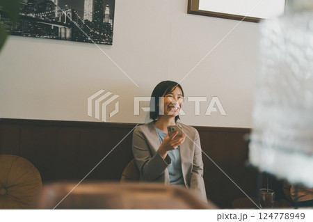 coffee shop 124778949