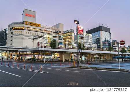 川崎駅前の都市風景 夕暮れ時の川崎の街並み【神奈川県・川崎市】 川崎駅前の都市風景 夕暮れ時の川崎の街並み【神奈川県・川崎市】 124779527
