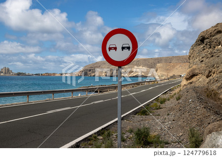 Ocean, mountains and road, Gran Canaria, Spain 124779618