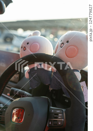 シビックタイプRの運転席と人形 シビックタイプRの運転席と人形 124779827