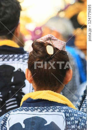 祭りの鉢巻　ねじり鉢巻き　くわがたかぶり　祭囃子 124779895