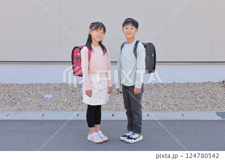 小学生2人 小学生2人 124780542