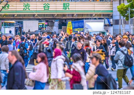 日本の東京都市景観緊宣5年…外国人観光客らで賑わう渋谷。緊急事態宣言から7日で5年…マ姿は撲滅… 124781187