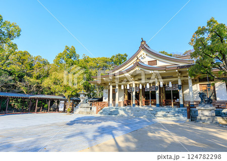 春の湊川神社　兵庫県神戸市 124782298