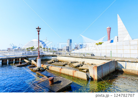 春の神戸港　神戸港震災メモリアルパーク　兵庫県神戸市 124782707