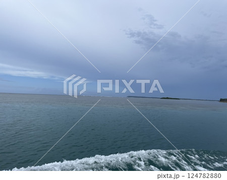 船から見るグアムの海 船から見るグアムの海 124782880