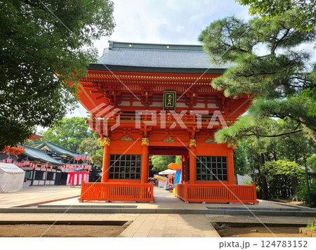 穴八幡宮隋神門 124783152
