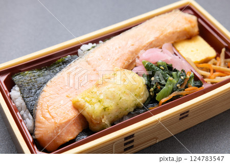 おいしい鮭の西京焼き海苔弁当 おいしい鮭の西京焼き海苔弁当 124783547