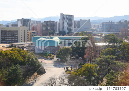 福岡県　北九州市　小倉城天守閣からの眺め　中央図書館 124783597