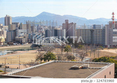 福岡県　北九州市　小倉城天守閣からの眺め　鉄の橋方面 124783960