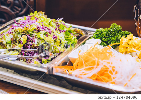 料理の美味しそうな盛り付けのイメージ 124784096