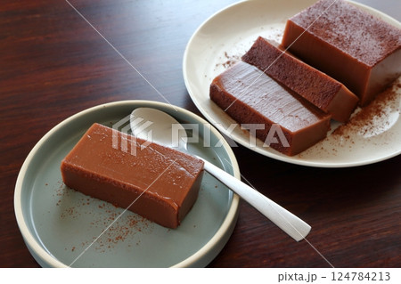 四角い手作りチョコレートプリン 四角い手作りチョコレートプリン 124784213