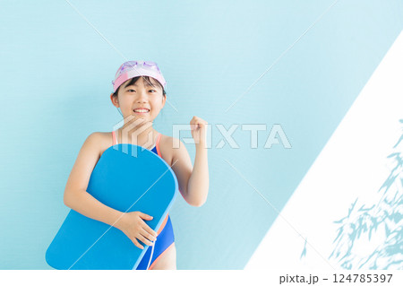 スイミングスクールの女の子 スイミングスクールの女の子 124785397