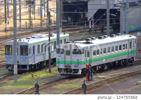 函館運転所にて留置中のキハ150・キハ40 124785868