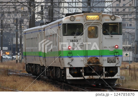 函館運転所にて入換中の函館本線キハ40 124785870
