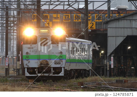 函館運転所にて入換中の函館本線キハ40 函館運転所にて入換中の函館本線キハ40 124785871