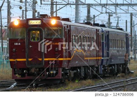 函館運転所にて入換中の道南いさりび鉄道キハ40 124786006